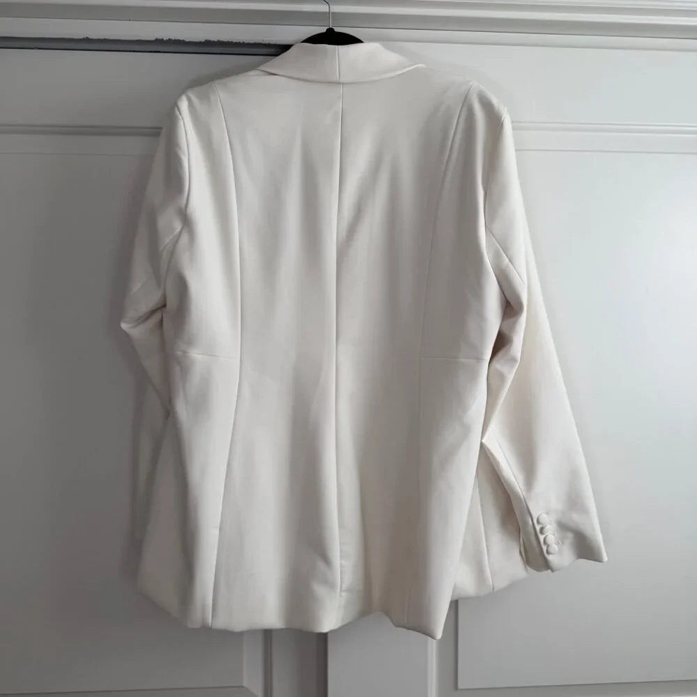 Studio by Torrid Ivory Refined Crepe Blazer – Size 1X